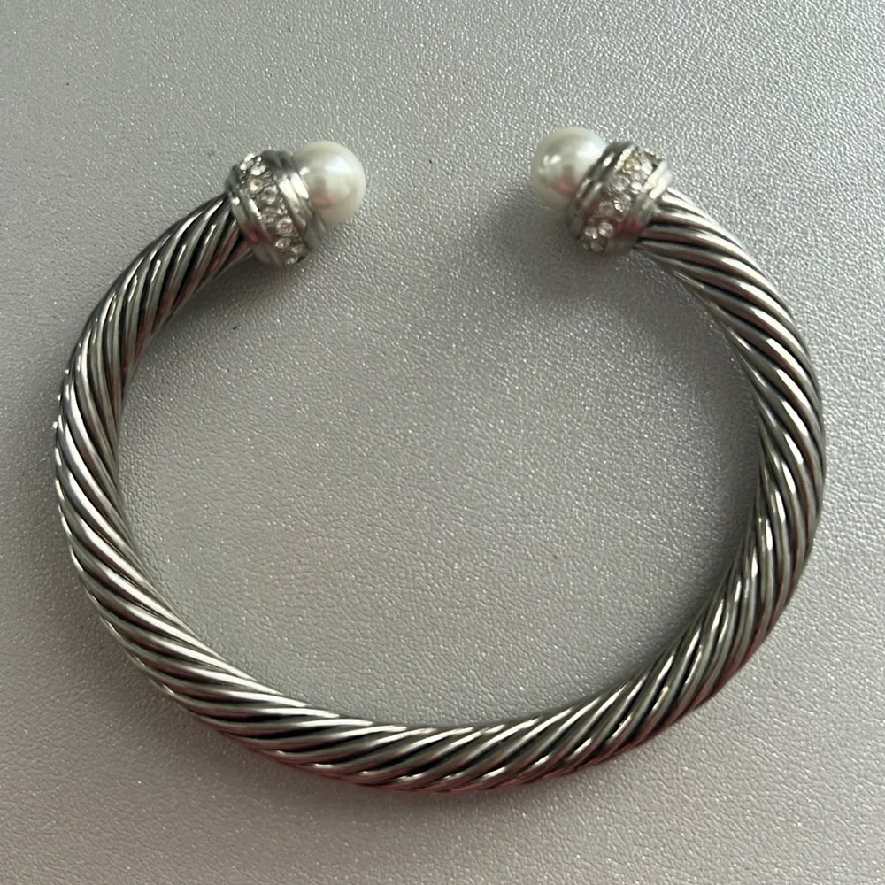 Silver Cable Bracelet with Pearl and Rhinestones - Picture 1 of 3